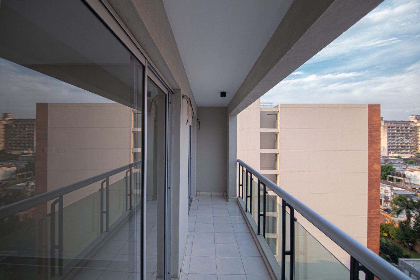 1 Dormitorio B con patio - Edificio Miraggio