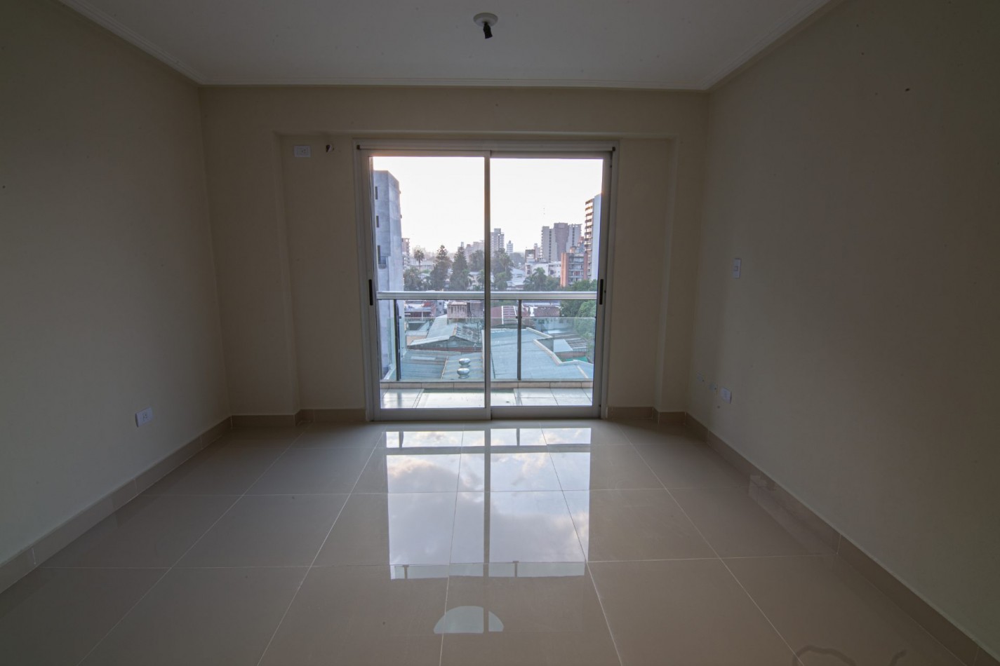 1 Dormitorio B con patio - Edificio Miraggio